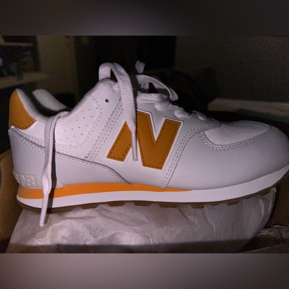 New Balance 574 - Picture 2 of 2